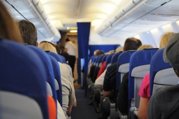 Nyaralás ételallergiás gyerekekkel – mire figyeljünk, ha repülővel utazunk?